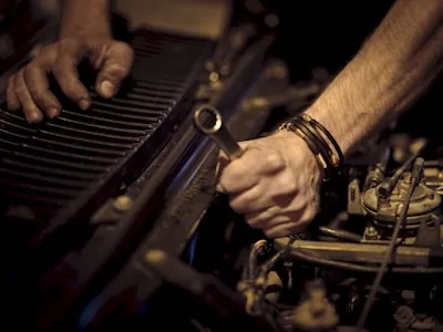 Truck mechanical inspection by Deli Auto engineers