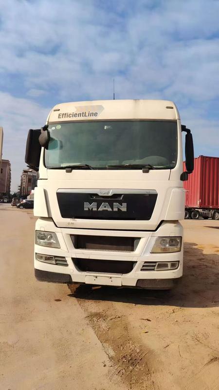 Front view of 480hp second-hand MAN TGX 28.480 tractor head