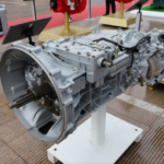 High Quality Gearbox Assembly Second Hand Z F 16s221 ZF16S221DD 16 Speed Manual Transmission