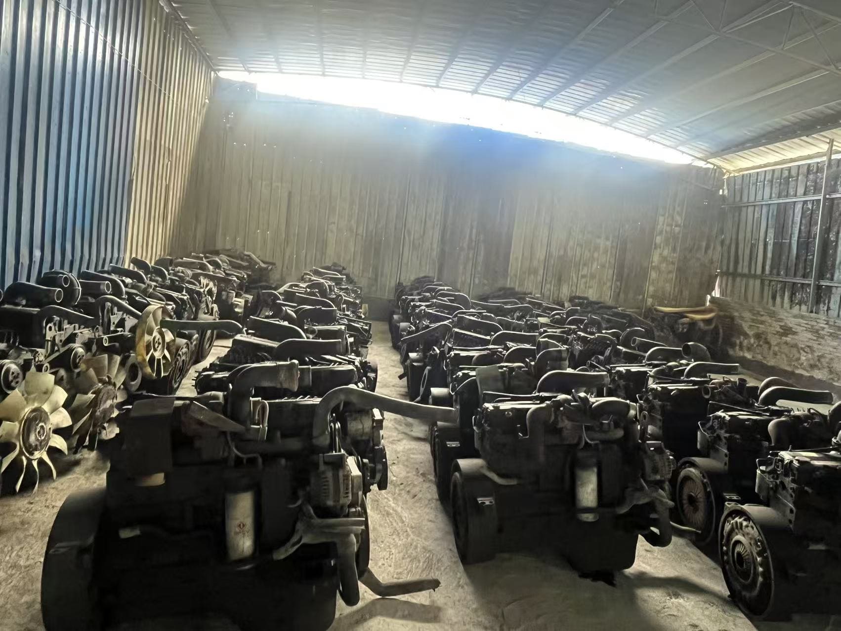 Engines and commercial vehicle components in stock