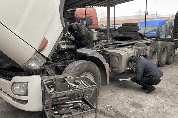 pre-purchase inspection of used commercial truck engine
