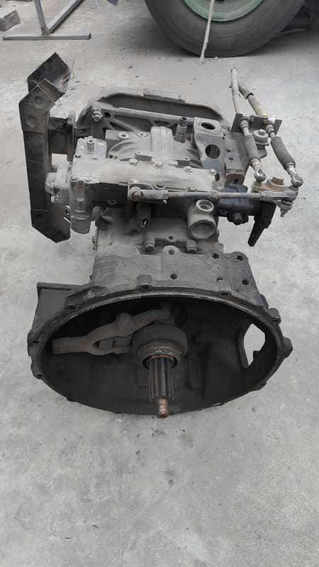 Used Speed Variable Transmission Assembly for Z F Standard Size High Level Transmission Gear Box - Image 2