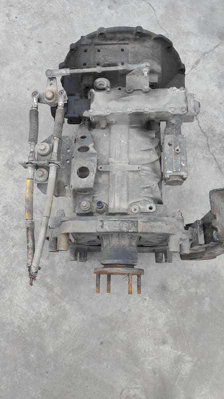 Used Speed Variable Transmission Assembly for Z F Standard Size High Level Transmission Gear Box - Image 4