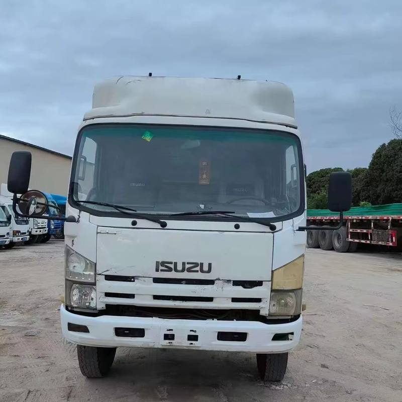 Front face view of best price Isuzu 700P 4x2 used van light truck, diesel engine, adequate stock diesel cargo truck for sale