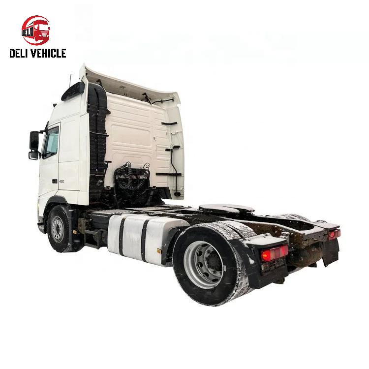 Left front side view of second hand VOLVO FH420 4x2 used tractor truck, 420HP heavy duty used trailer truck tractor head with white cab