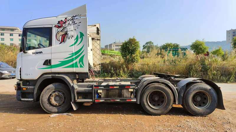 Used 6x2 for SCANIA G420 second-hand iron trailer truck semi-trailer truck for sale, 420HP heavy duty semi-tractor showing chassis frame and rear axles, left side view outdoor storage yard