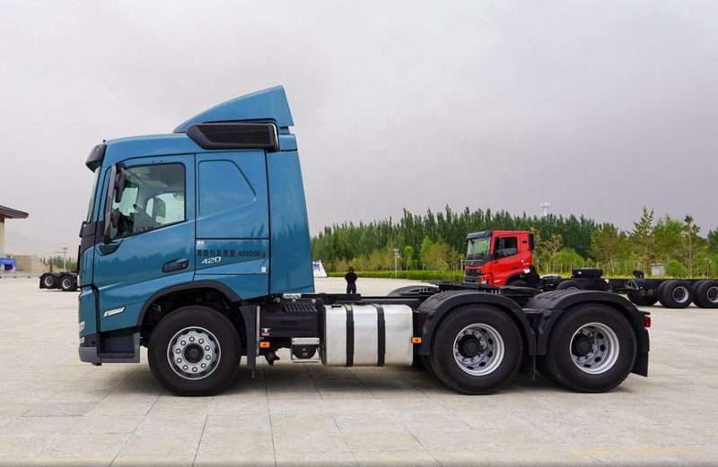 Second hand VOLVO FM420 6X4 heavy cargo tow trucks 6X4 trailer head tractor head, 420HP heavy duty tandem drive showing dual rear drive axles, left rear view