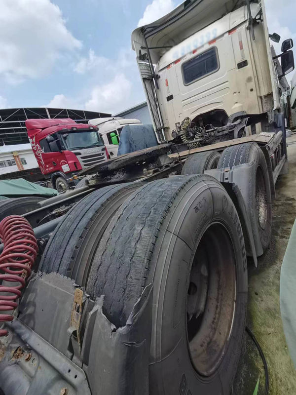 High quality second hand heavy truck head G380 LA6x2 MNA used tractor SCANIA trailer, 380HP heavy duty tractor showing rear axle and heavy load tires, left rear chassis view
