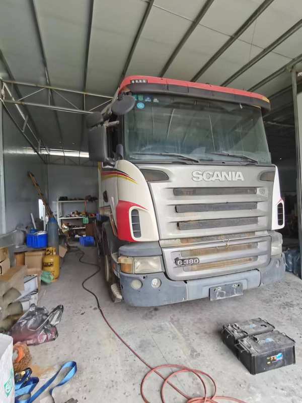 Used scania truck tractor 6x2 380hp 11.705L manual trailer head truck used truck head trailer for sale, 380HP heavy duty tractor, left front 45 degree view in maintenance workshop