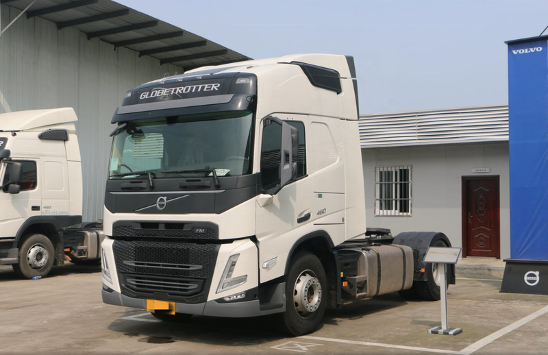 Second hand trailer truck used VOLVO FM460 4X2 tractor truck for sale, 460HP heavy duty white tractor head, left front angle view