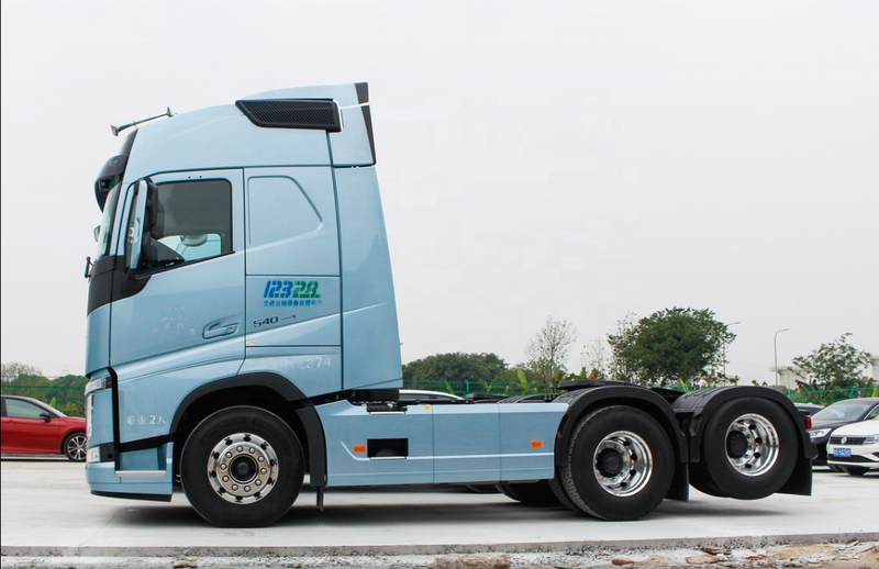 Low price VOLVO FH540 6X2 tractor truck used 6x2 tractor trucks, 540HP heavy duty light blue tractor, full left side view