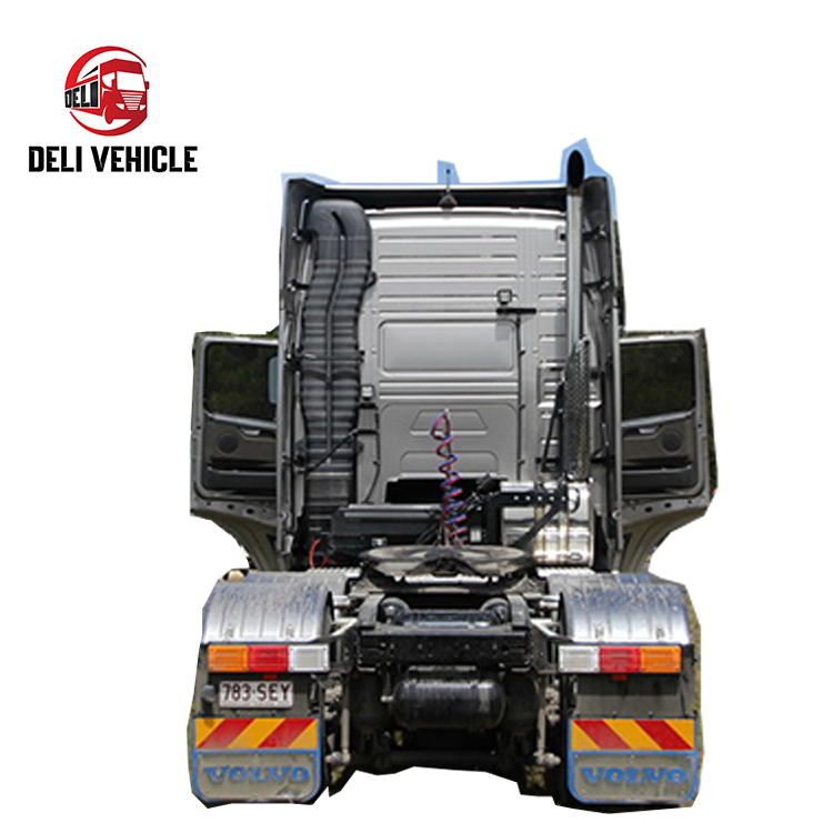 Rear view of high quality used 6*2 truck for Volvo FH580 used truck second hand trailer, 580HP heavy duty tractor showing rear bumper and lights