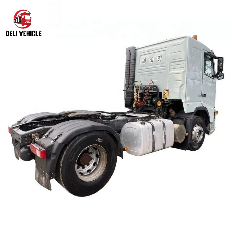 Rear chassis view of good condition used tractor truck for VOLVO FH440 4x2 used trailer truck, 440HP second hand heavy duty tractor showing undercarriage