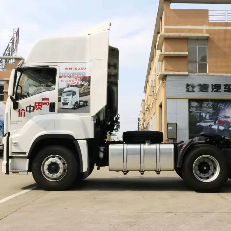 Full left side view of hot selling used Isuzu Giga 460HP 6*4 drive wheel heavy tractor truck, Euro 6 standard