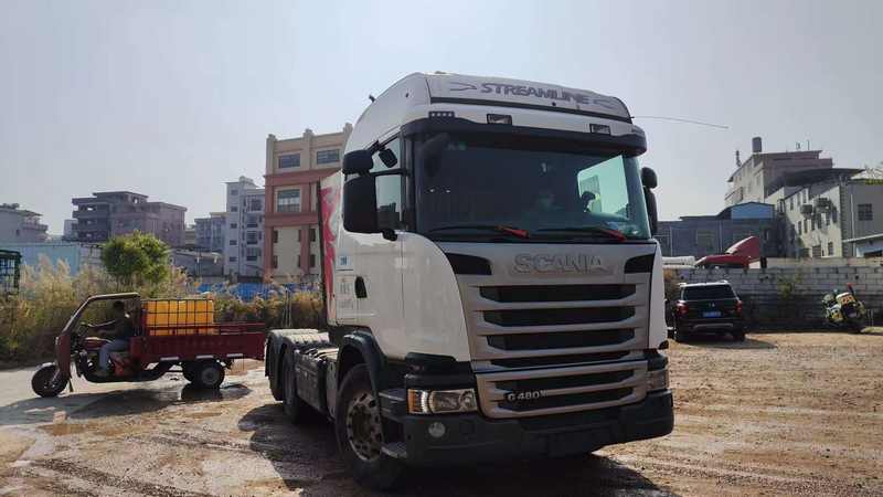 Second-hand SCANIA G480 high quality tractor head, left front 45 degree close-up view in industrial storage yard