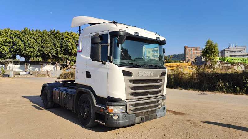 Cheap used SCANIA G410 4x2 Euro6 heavy truck, full left side view showing chassis frame and wheels