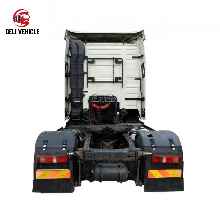 Rear view of good condition VOLVO FH440 4x2 used tractor truck, 440HP second hand heavy duty used trailer truck showing rear lights and fifth wheel