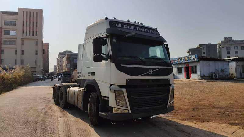 Lowest price used truck for VOLVO FM460 with original factory and good condition in stock, 460HP heavy duty white truck, right front three quarter view