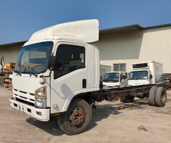 Right front view of best price Isuzu 700P 4x2 chassis cab light truck, used diesel chassis truck, adequate stock van truck base frame