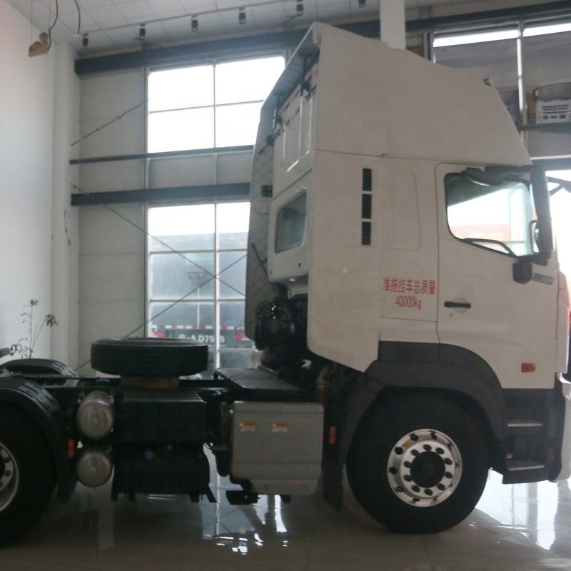 Full right side view of second hand Hino 700 Series 450HP 6X4 heavy-duty dangerous goods tractor truck, best price used tractor
