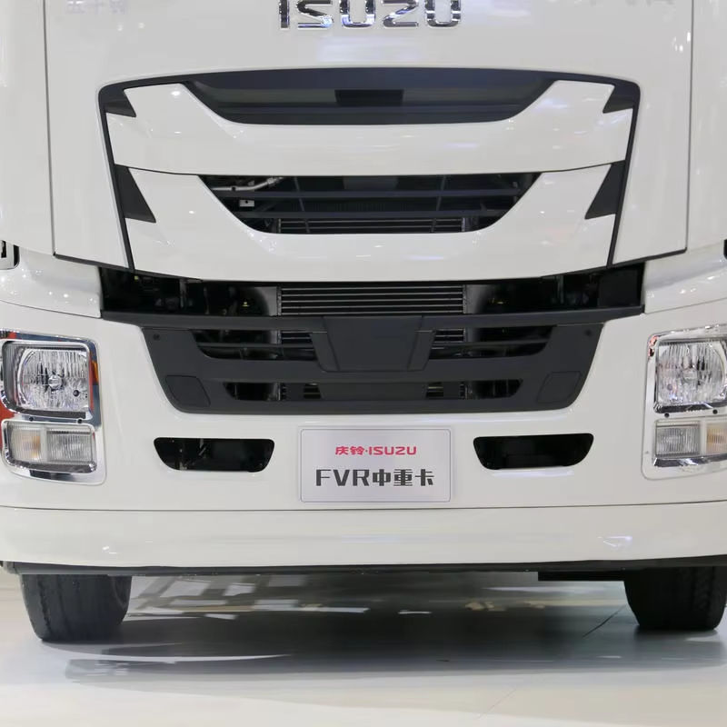 Close-up front view of Isuzu FVR heavy truck cab, 408HP Euro 6 4*2 drive wheel, second hand van box cargo diesel truck, hot selling