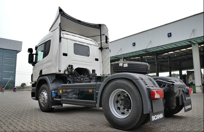 Low price truck tractor used trailer truck head SCANIA P360 4x2 tractor truck head, 360HP heavy duty tractor showing rear chassis and drive axle, right rear side view
