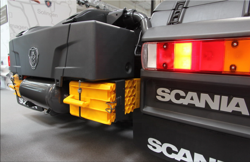 Low price tractor truck 6x2 heavy truck used SCANIA R480 6x2 tractor truck, 480HP heavy duty tractor showing rear tail light and brand logo, rear side detail view