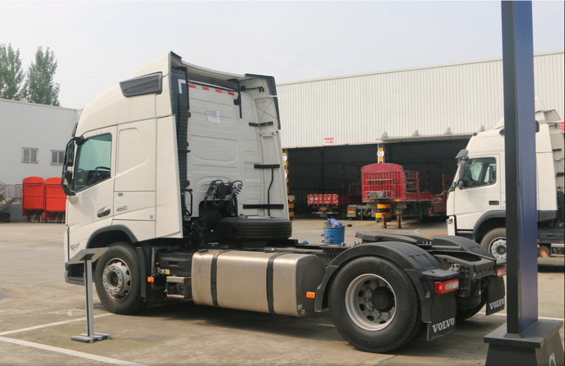 Second hand trailer truck used VOLVO FM460 4X2 tractor truck for sale, 460HP heavy duty tractor showing rear axles and undercarriage, left rear side view