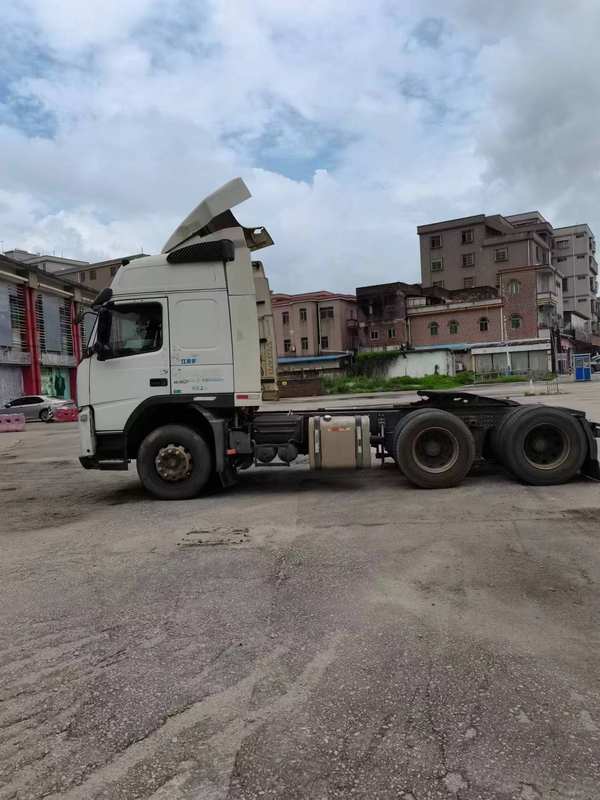 Right side view of good condition used Volvo FM FH Series 6x2 diesel tractor truck for sale, 400-500HP heavy duty truck head, outdoor scene