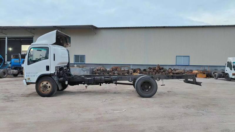 Full left side view of used Isuzu 700P 4x2 flatbed chassis light truck, best price diesel truck, adequate stock for Isuzu light van truck