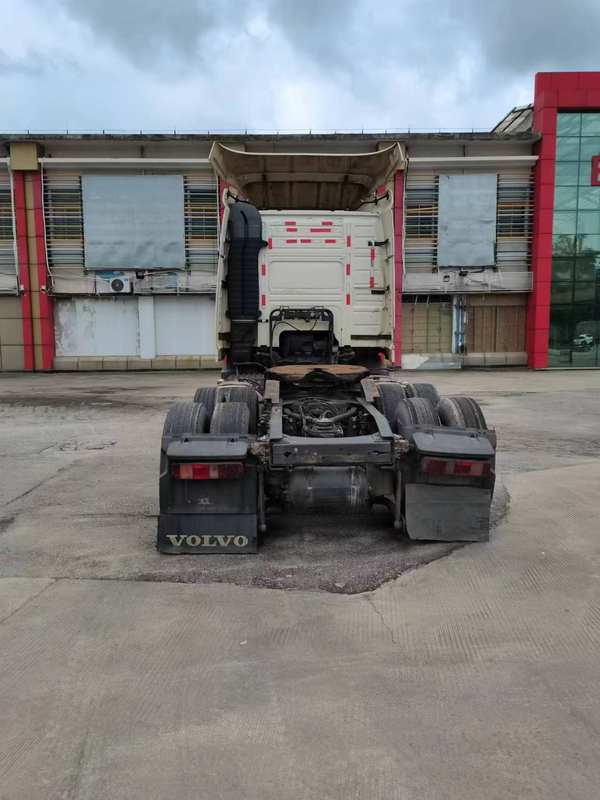 Rear view of good condition used Volvo FM FH Series 6x2 diesel tractor truck for sale, 400-500HP heavy duty truck head showing rear axles, outdoor yard