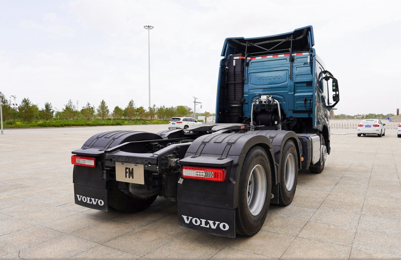 Second hand VOLVO FM420 6X4 heavy cargo tow trucks 6X4 trailer head tractor head, 420HP heavy duty blue tractor, right rear side view