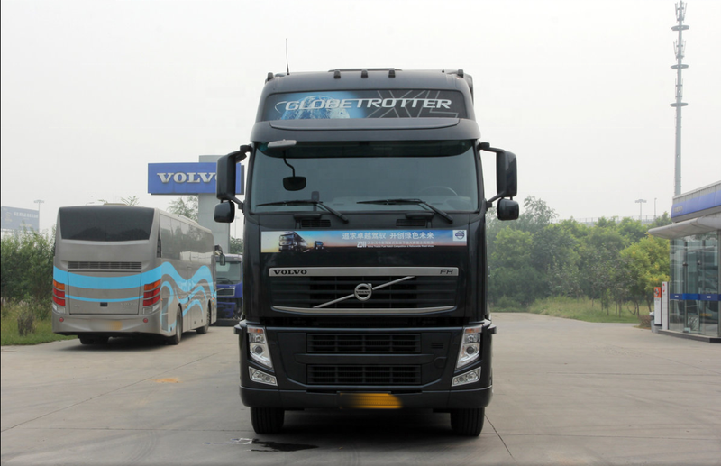 Low price vol vo tractor truck for sale used volvo FH440 4X2 trailer truck head, 440HP heavy duty black cab tractor, front close-up view on road