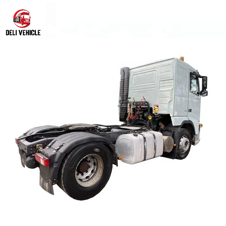 Right front side view of good condition VOLVO FH440 6x2 used tractor truck, 440HP second hand heavy duty used trailer truck tractor head
